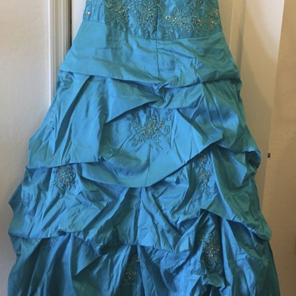 Turquoise dress with gold Rhinestones - Picture 3 of 6